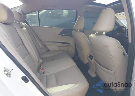 2016 Honda Accord Touring z USA, uszkodzony, nr VIN 1HGCR3F92GA035476